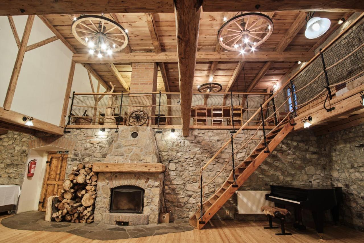 Hotel Strnadovsky Mlyn à Jesenice  Extérieur photo