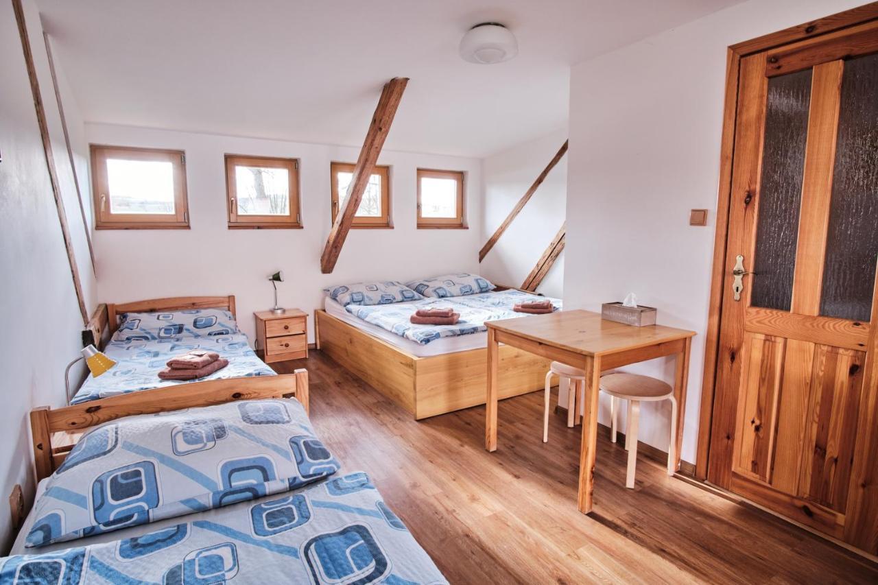 Hotel Strnadovsky Mlyn à Jesenice  Extérieur photo