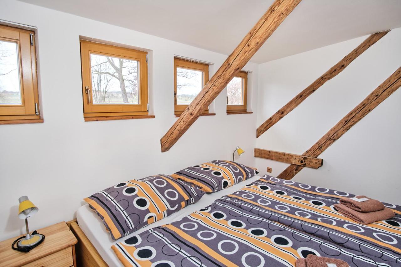 Hotel Strnadovsky Mlyn à Jesenice  Extérieur photo