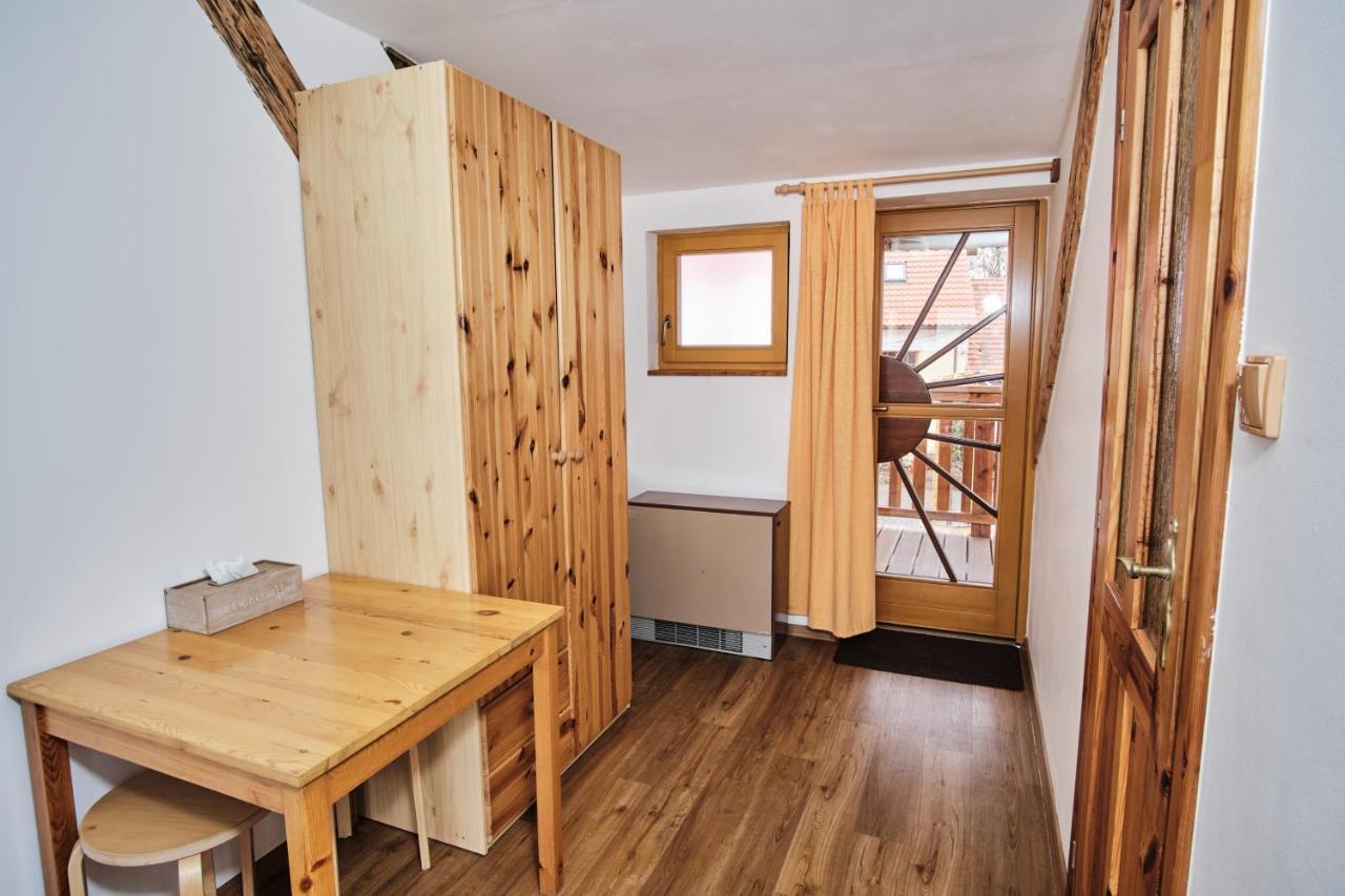 Hotel Strnadovsky Mlyn à Jesenice  Extérieur photo