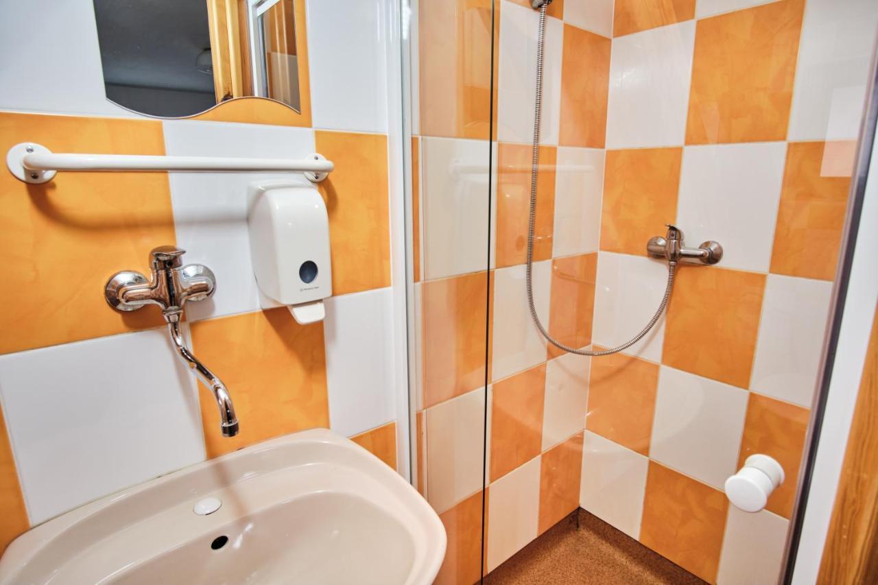 Hotel Strnadovsky Mlyn à Jesenice  Extérieur photo
