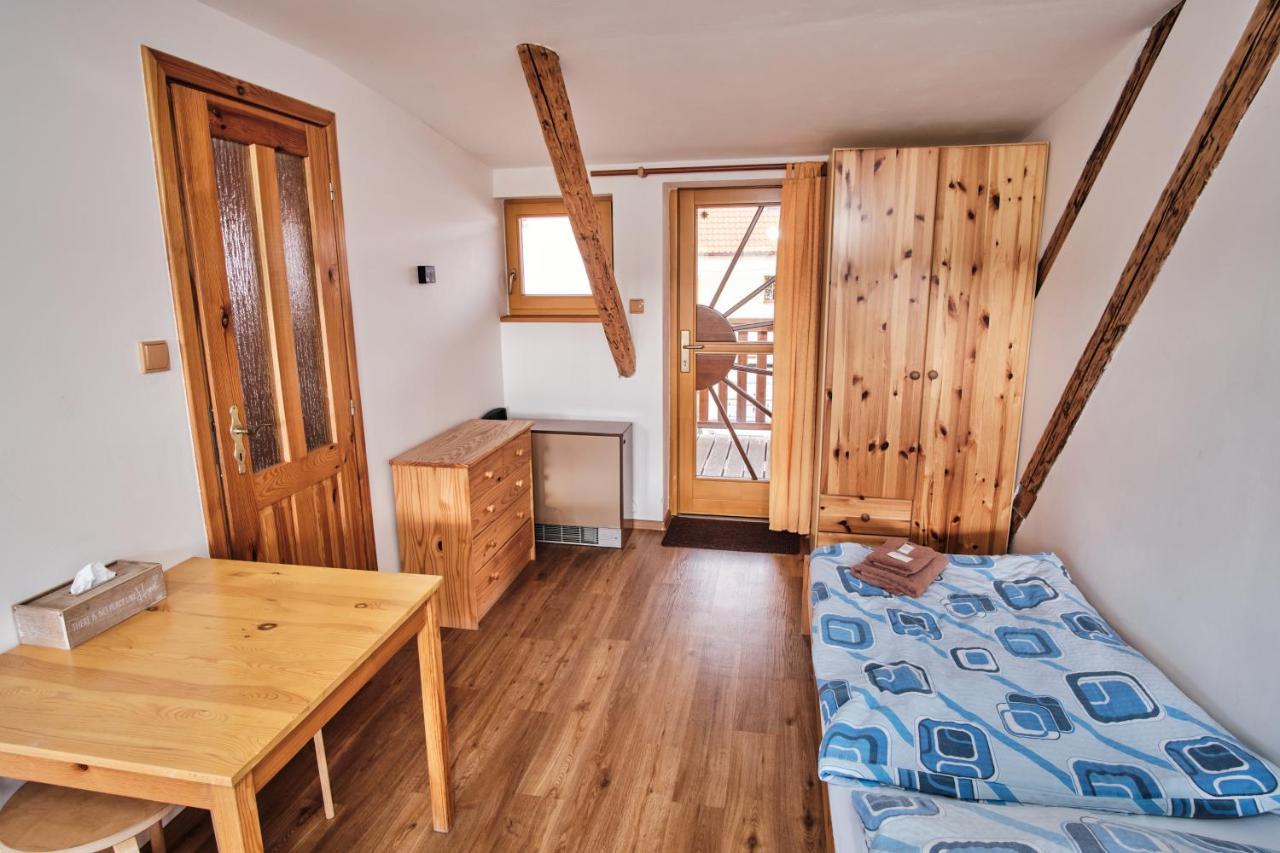 Hotel Strnadovsky Mlyn à Jesenice  Extérieur photo