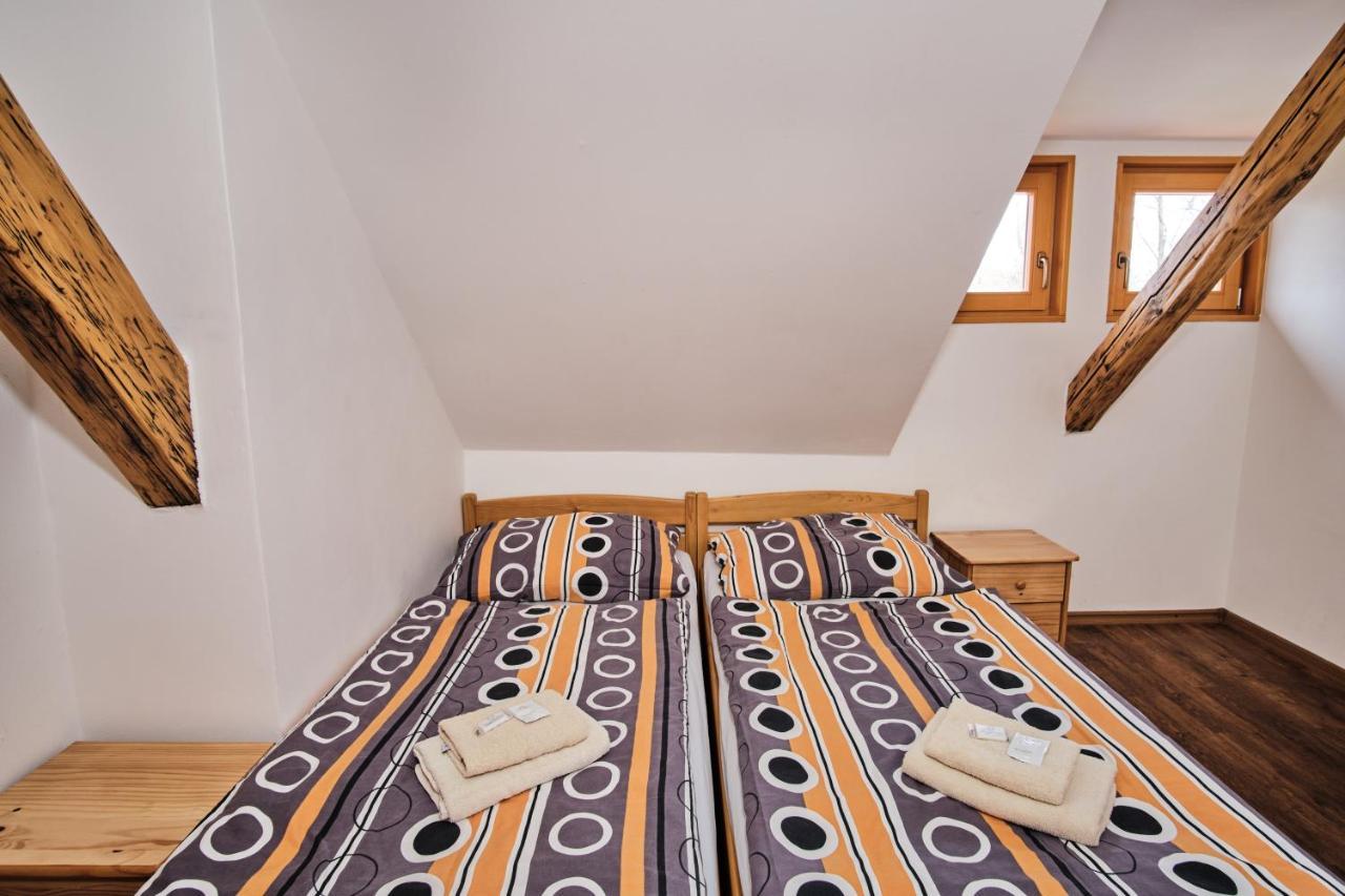 Hotel Strnadovsky Mlyn à Jesenice  Extérieur photo
