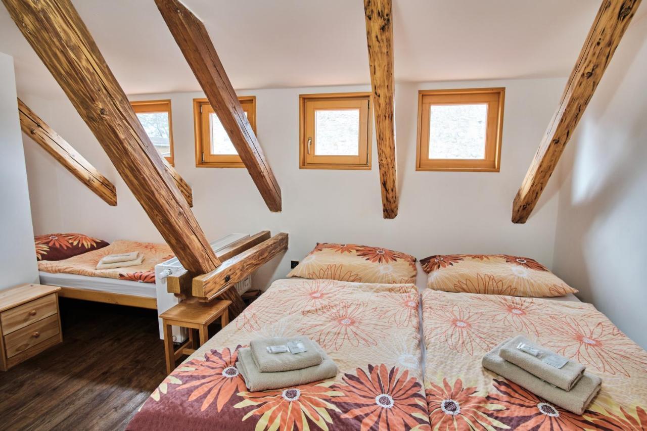 Hotel Strnadovsky Mlyn à Jesenice  Extérieur photo