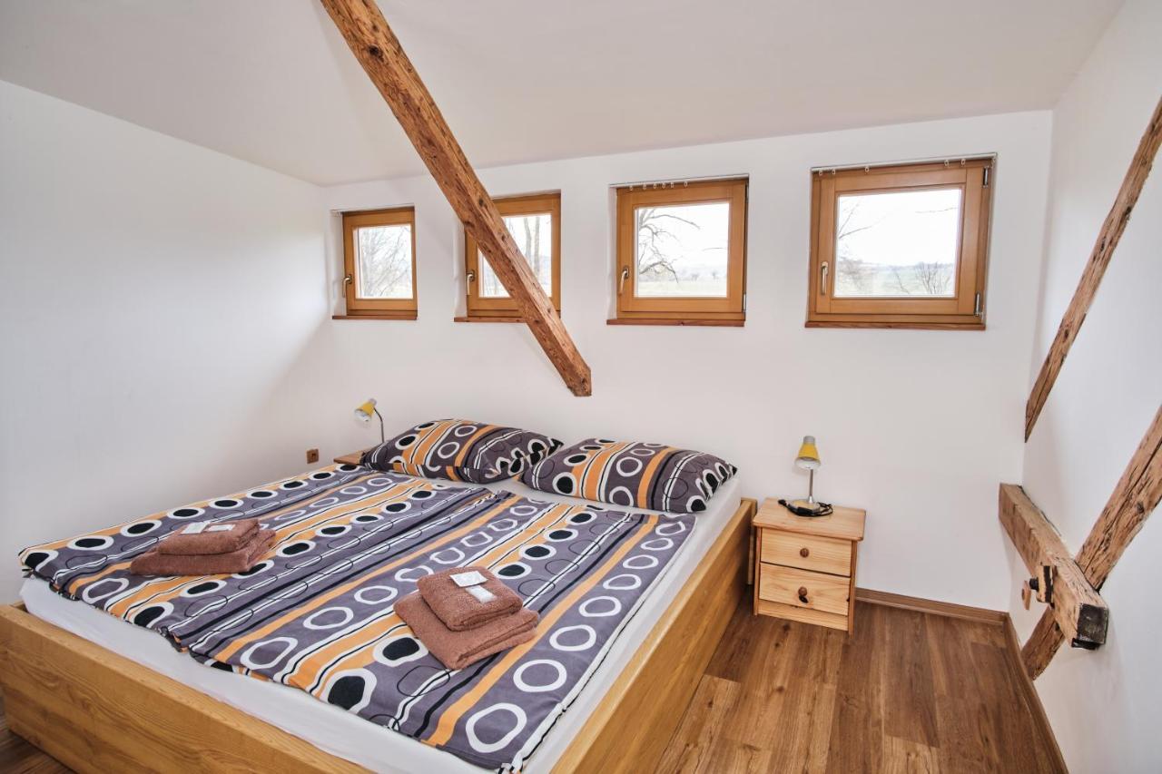 Hotel Strnadovsky Mlyn à Jesenice  Extérieur photo