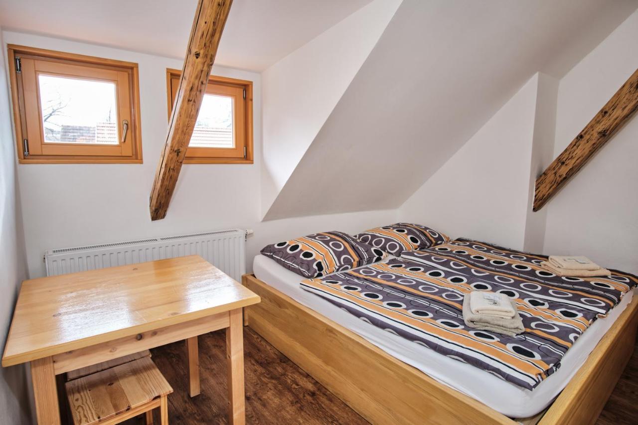 Hotel Strnadovsky Mlyn à Jesenice  Extérieur photo