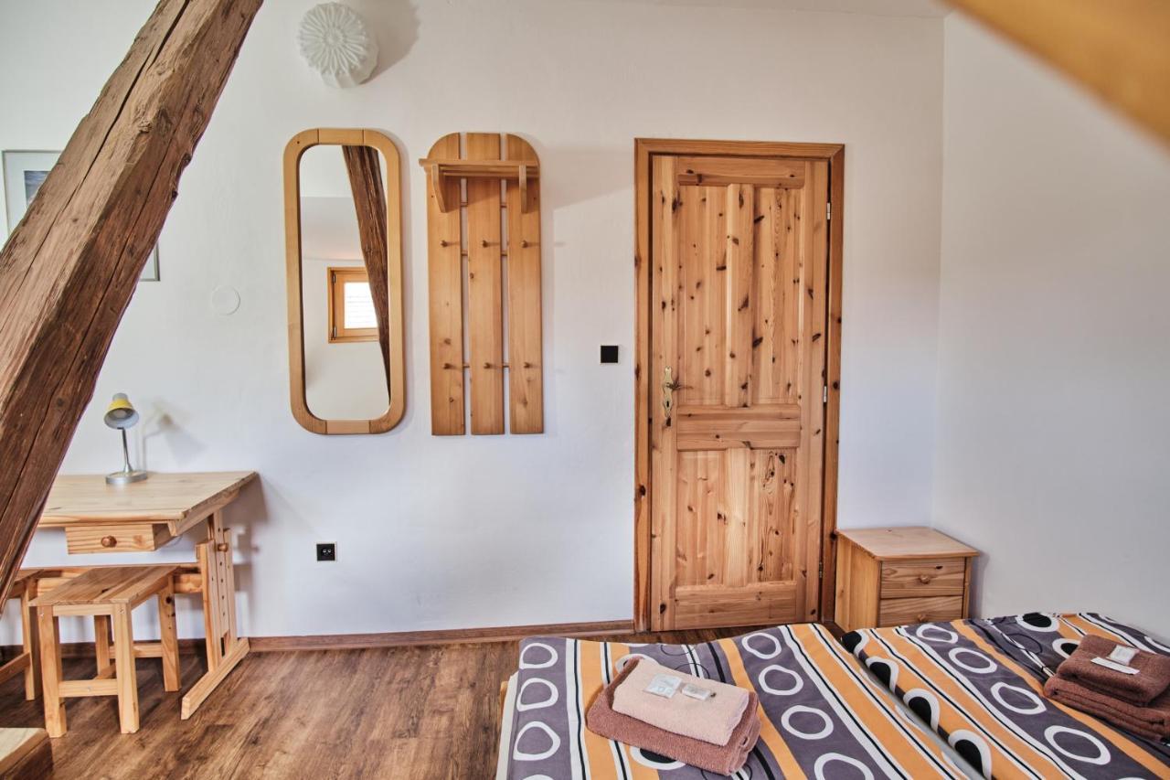 Hotel Strnadovsky Mlyn à Jesenice  Extérieur photo
