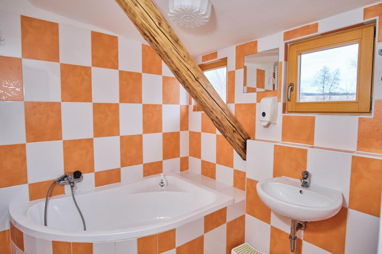 Hotel Strnadovsky Mlyn à Jesenice  Extérieur photo