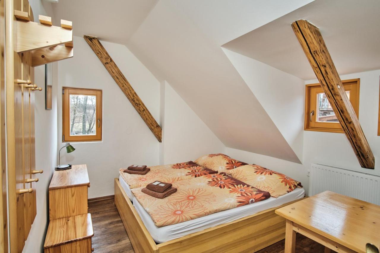 Hotel Strnadovsky Mlyn à Jesenice  Extérieur photo