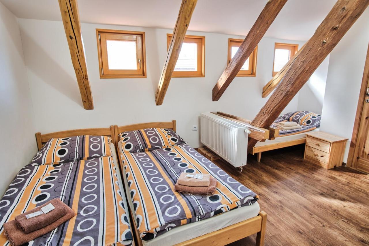 Hotel Strnadovsky Mlyn à Jesenice  Extérieur photo