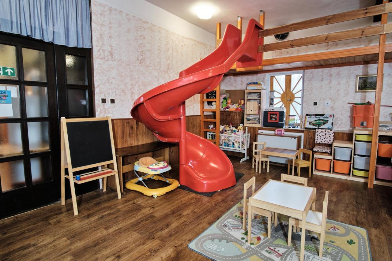 Hotel Strnadovsky Mlyn à Jesenice  Extérieur photo