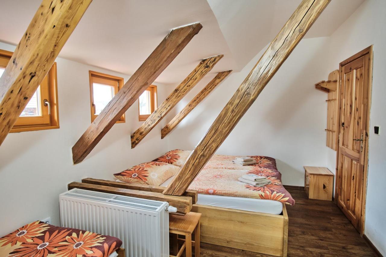 Hotel Strnadovsky Mlyn à Jesenice  Extérieur photo